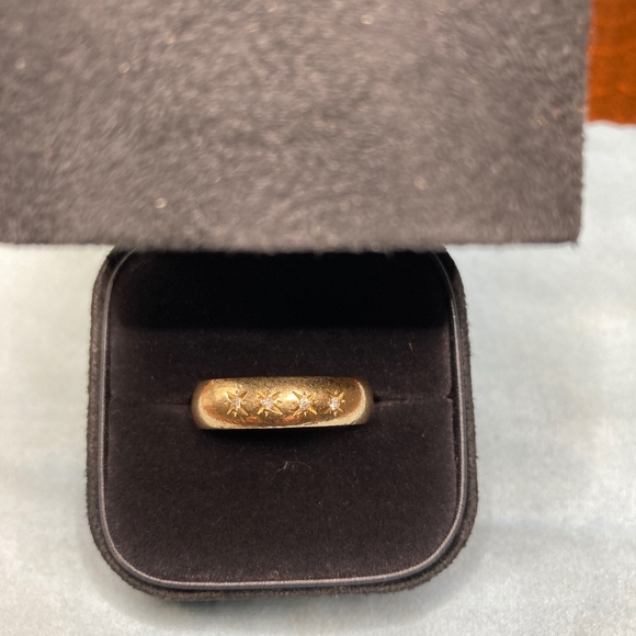 Diamond studded, 14K Gold Band Ring - Picture 1 of 4